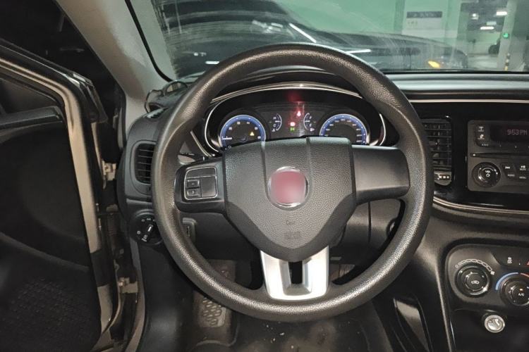 Used Fiat Viaggio 2015 1.4T Automatic Enjoyment Edition Steering Wheel
