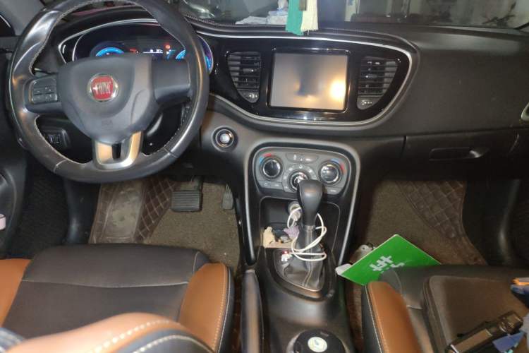 Used Fiat Viaggio 2015 1.4T Automatic Jingxiang Edition Audio And AC Panel