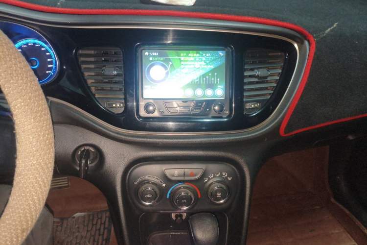 Used Fiat Viaggio 2015 1.4T Automatic Enjoyment Edition Audio And AC Panel