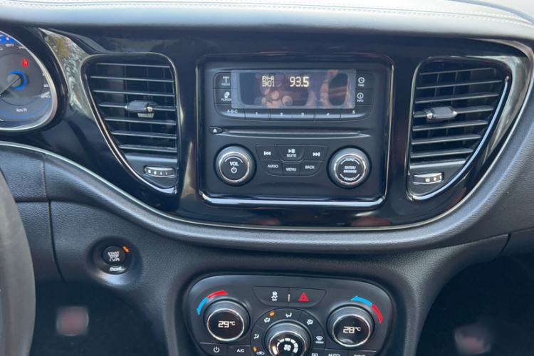 Used Fiat Viaggio 2015 1.4T Automatic Jingxiang Edition Audio And AC Panel
