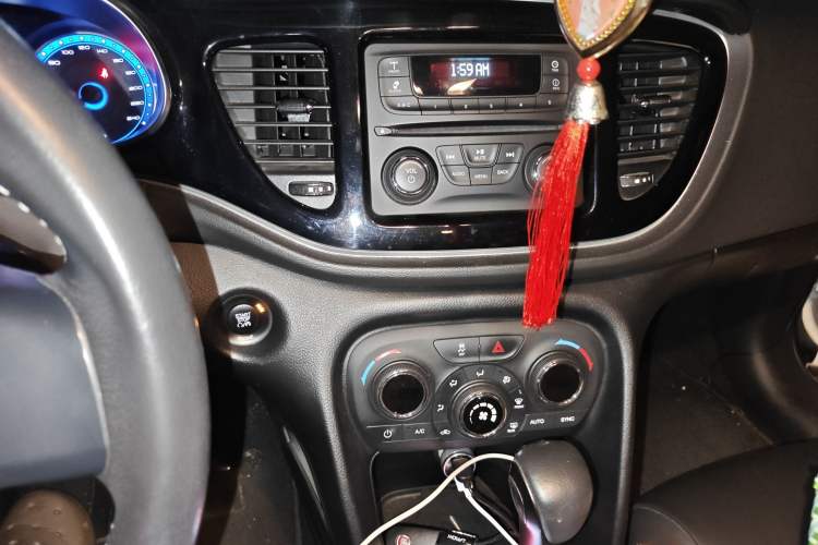 Used Fiat Viaggio 2015 1.4T Automatic Jingxiang Edition Audio And AC Panel