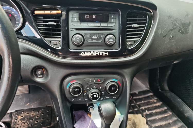 Used Fiat Viaggio 2015 1.4T Automatic Jingxiang Edition Audio And AC Panel