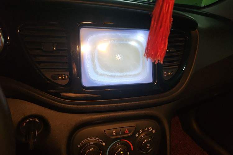 Used Fiat Viaggio 2015 1.4T Automatic Luxury Edition Audio And AC Panel