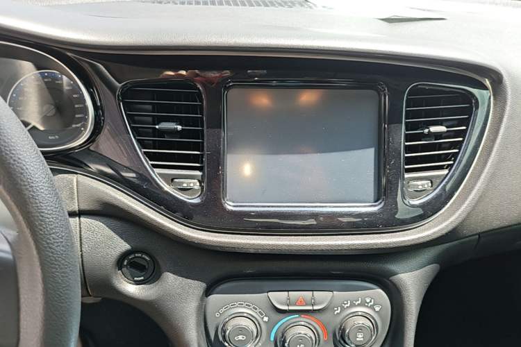Used Fiat Viaggio 2015 1.4T Manual Enjoyment Edition Audio And AC Panel