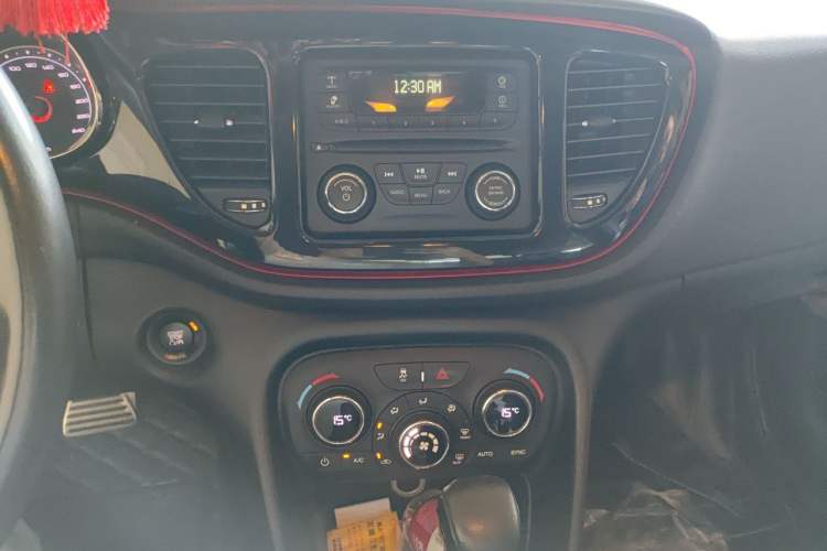 Used Fiat Viaggio 2015 1.4T Automatic Enjoyment Edition Audio And AC Panel