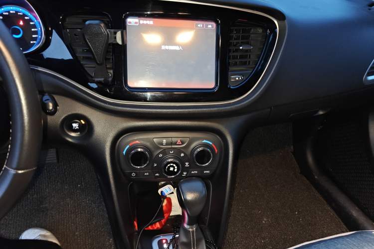 Used Fiat Viaggio 2015 1.4T Automatic Jingxiang Edition Audio And AC Panel