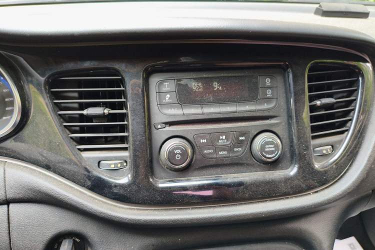 Used Fiat Viaggio 2015 1.4T Automatic Enjoyment Edition Audio And AC Panel