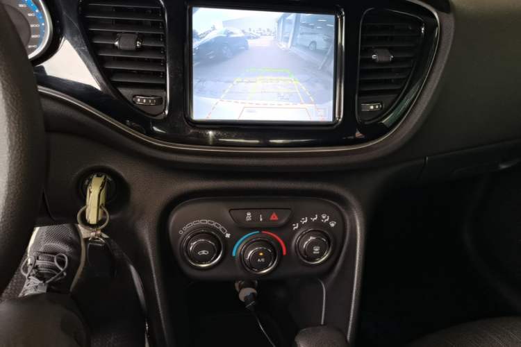 Used Fiat Viaggio 2015 1.4T Automatic Enjoyment Edition Audio And AC Panel