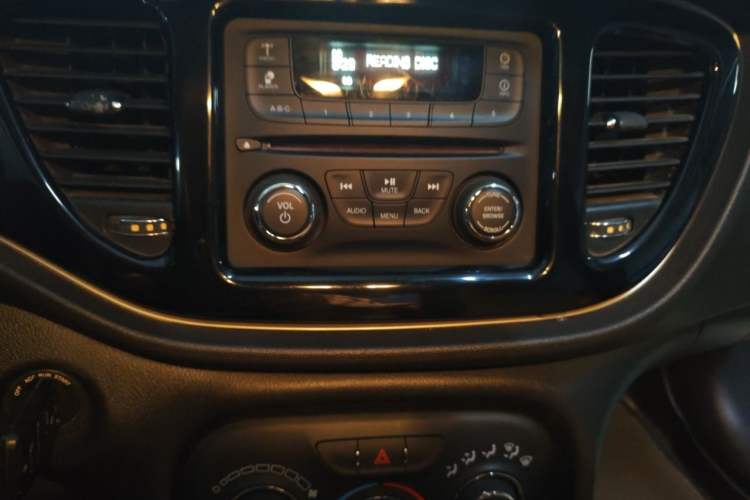 Used Fiat Viaggio 2015 1.4T Manual Enjoyment Edition Audio And AC Panel