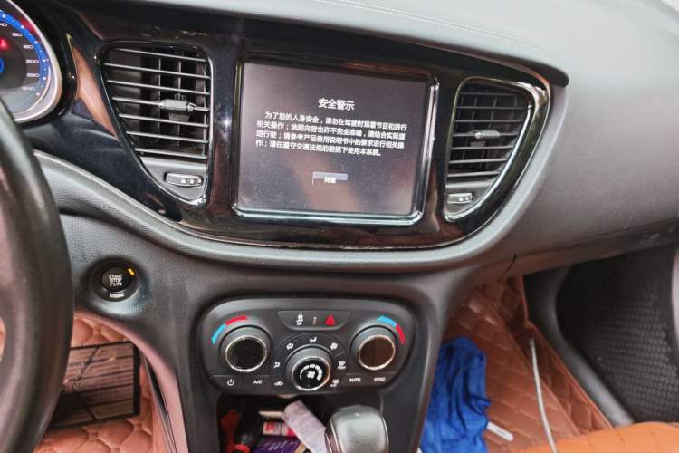 Used Fiat Viaggio 2015 1.4T Automatic Jingxiang Edition Audio And AC Panel