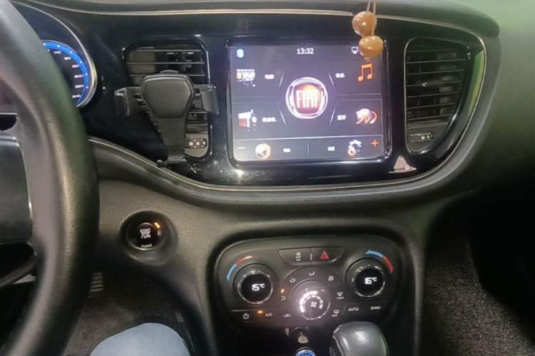 Used Fiat Viaggio 2015 1.4T Automatic Jingxiang Edition Audio And AC Panel