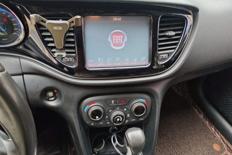 Used Fiat Viaggio 2015 1.4T Automatic Jingxiang Edition Audio And AC Panel