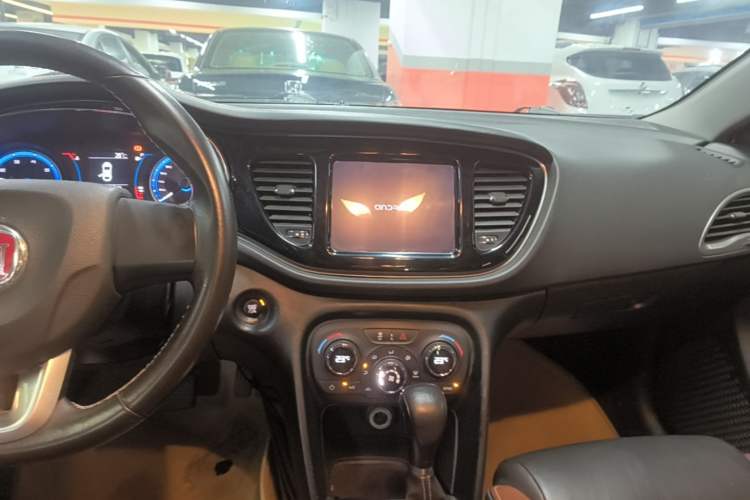 Used Fiat Viaggio 2015 1.4T Automatic Jingxiang Edition Audio And AC Panel