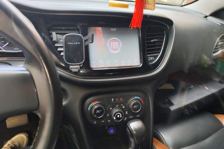 Used Fiat Viaggio 2015 1.4T Automatic Jingxiang Edition Audio And AC Panel