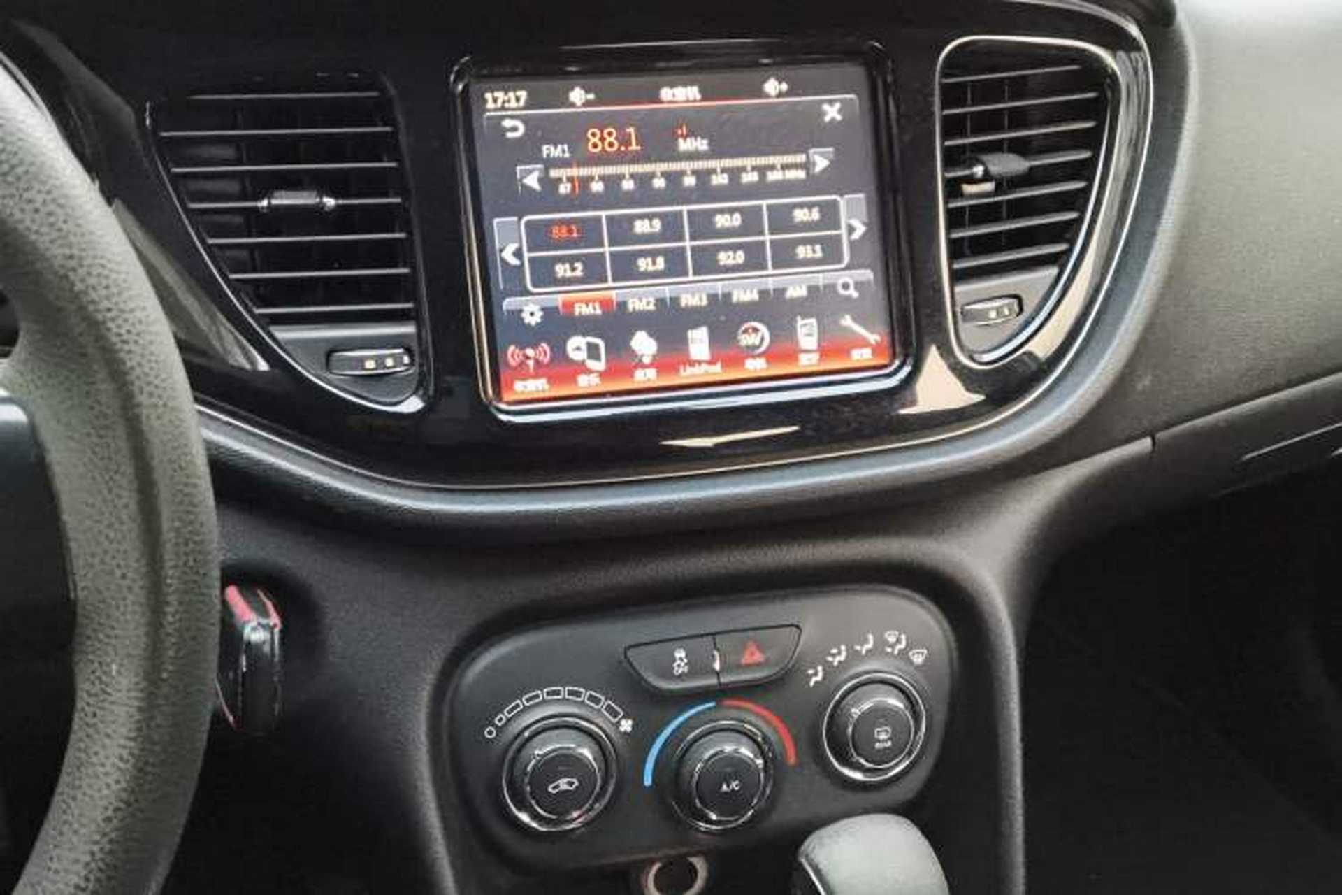 Used Fiat Viaggio 2015 1.4T Automatic Enjoyment Edition Audio And AC Panel