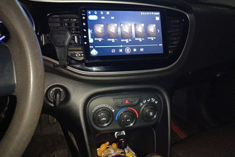 Used Fiat Viaggio 2015 1.4T Manual Enjoyment Edition Audio And AC Panel