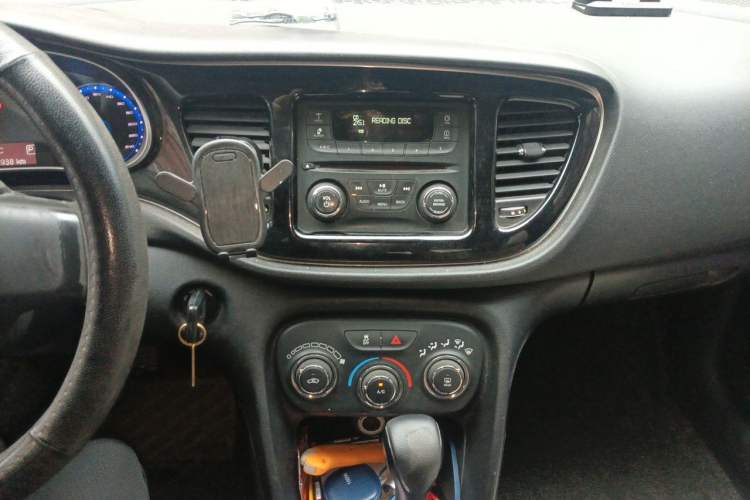 Used Fiat Viaggio 2015 1.4T Automatic Enjoyment Edition Audio And AC Panel