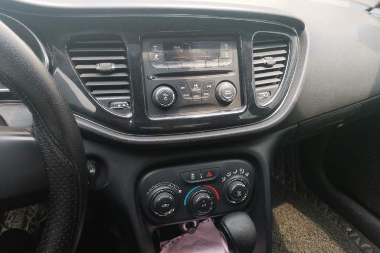 Used Fiat Viaggio 2015 1.4T Automatic Enjoyment Edition Audio And AC Panel