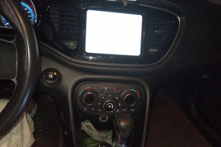 Used Fiat Viaggio 2015 1.4T Automatic Jingxiang Edition Audio And AC Panel