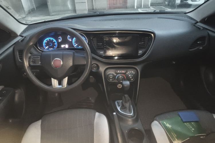 Used Fiat Viaggio 2015 1.4T Automatic Enjoyment Edition Center Console