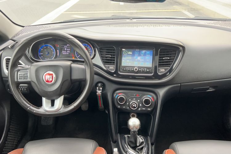 Used Fiat Viaggio 2015 1.4T Manual Jingxiang Edition Center Console