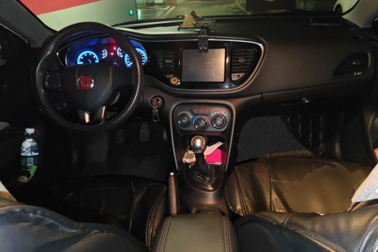 Used Fiat Viaggio 2015 1.4T Manual Enjoyment Edition Center Console