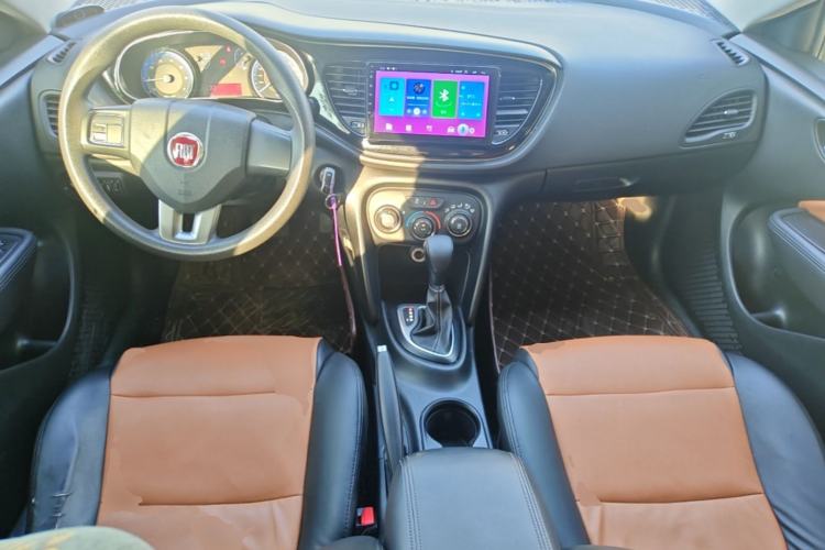 Used Fiat Viaggio 2015 1.4T Automatic Enjoyment Edition Center Console