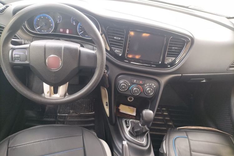 Used Fiat Viaggio 2015 1.4T Automatic Enjoyment Edition Center Console