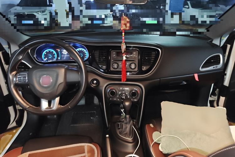 Used Fiat Viaggio 2015 1.4T Automatic Jingxiang Edition Center Console