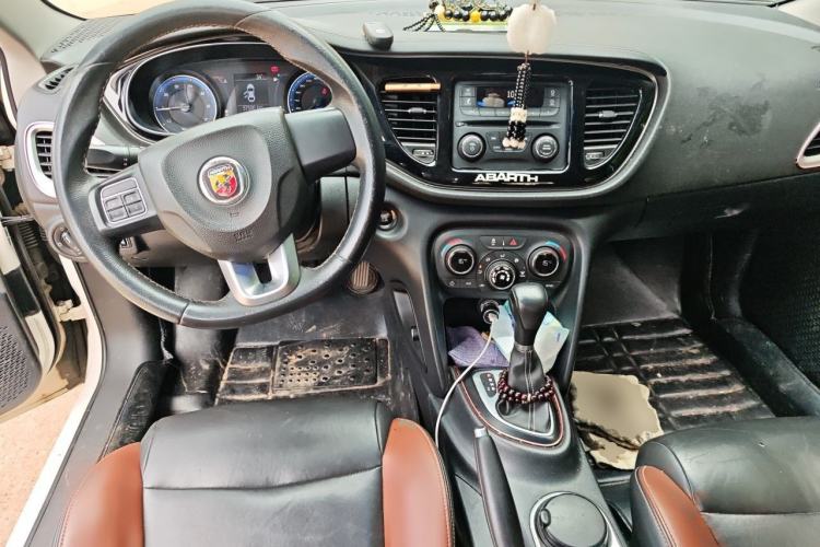Used Fiat Viaggio 2015 1.4T Automatic Jingxiang Edition Center Console