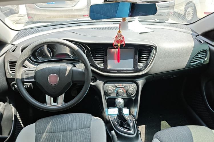 Used Fiat Viaggio 2015 1.4T Manual Enjoyment Edition Center Console