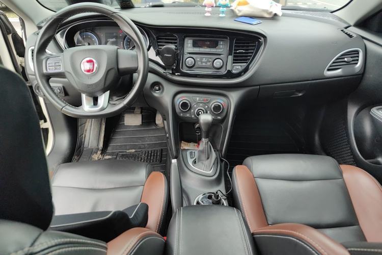 Used Fiat Viaggio 2015 1.4T Automatic Jingxiang Edition Center Console
