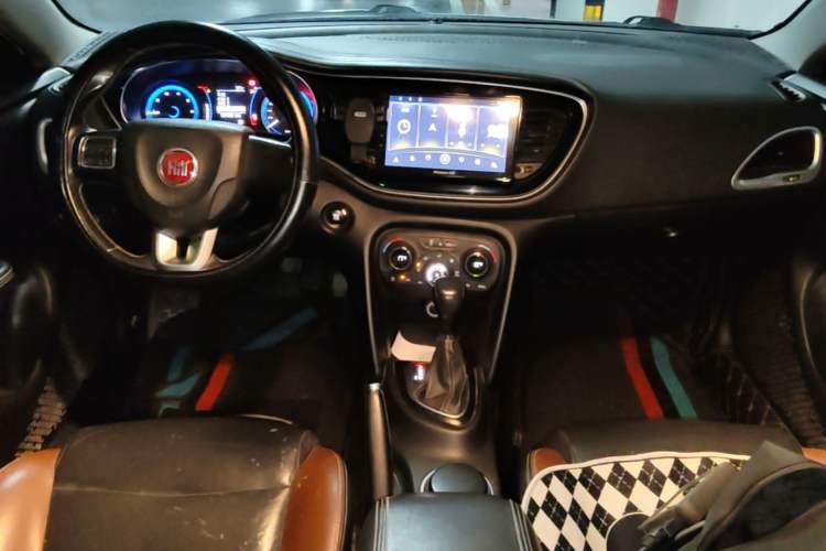 Used Fiat Viaggio 2015 1.4T Automatic Jingxiang Edition Center Console