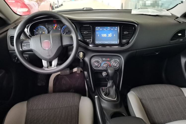 Used Fiat Viaggio 2015 1.4T Automatic Enjoyment Edition Center Console