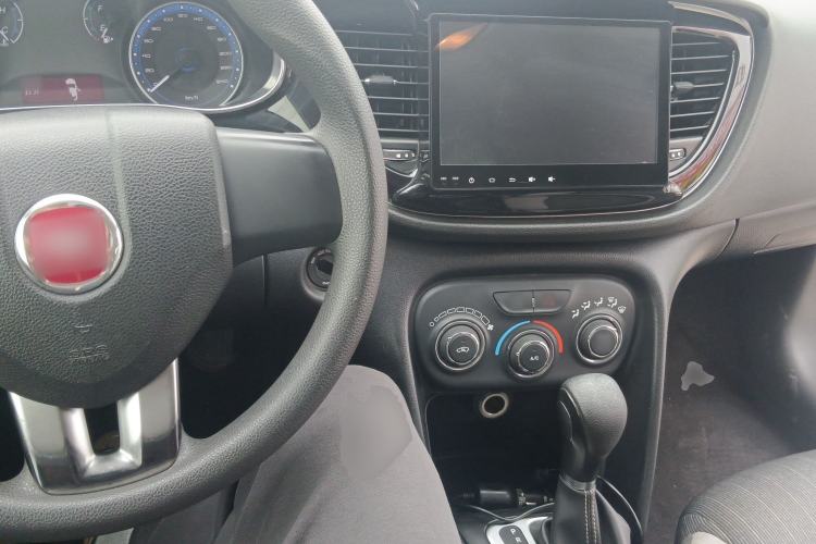 Used Fiat Viaggio 2015 1.4T Automatic Enjoyment Edition Center Console