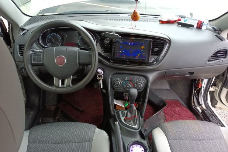 Used Fiat Viaggio 2015 1.4T Automatic Enjoyment Edition Center Console