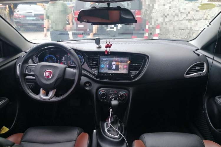 Used Fiat Viaggio 2015 1.4T Automatic Jingxiang Edition Center Console