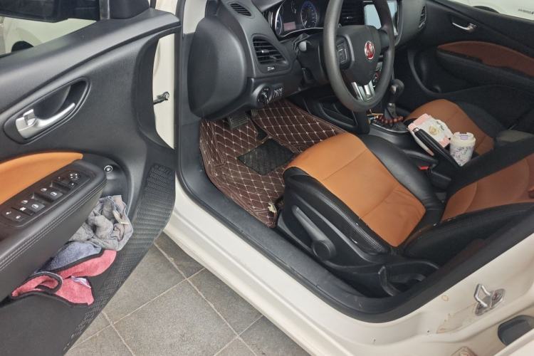 Used Fiat Viaggio 2015 1.4T Automatic Enjoyment Edition Driver Seat