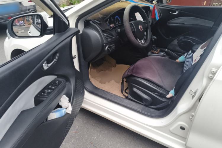 Used Fiat Viaggio 2015 1.4T Automatic Enjoyment Edition Driver Seat