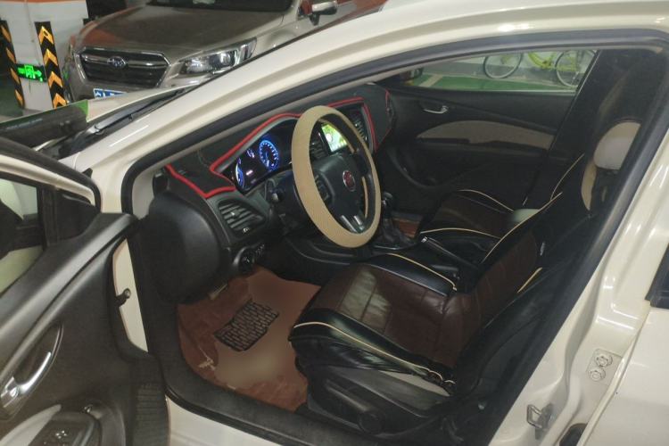 Used Fiat Viaggio 2015 1.4T Automatic Enjoyment Edition Driver Seat