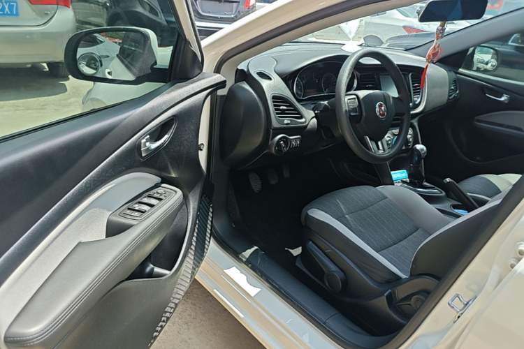 Used Fiat Viaggio 2015 1.4T Manual Enjoyment Edition Driver Seat
