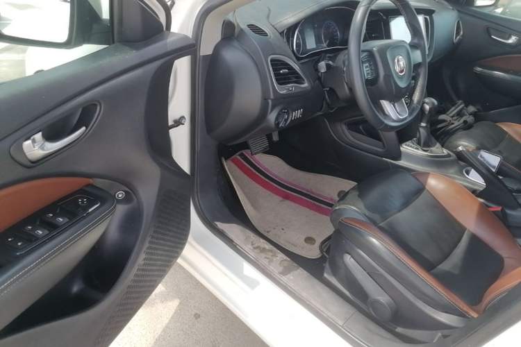 Used Fiat Viaggio 2015 1.4T Automatic Jingxiang Edition Driver Seat
