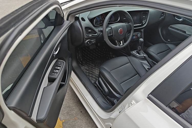 Used Fiat Viaggio 2015 1.4T Automatic Enjoyment Edition Driver Seat