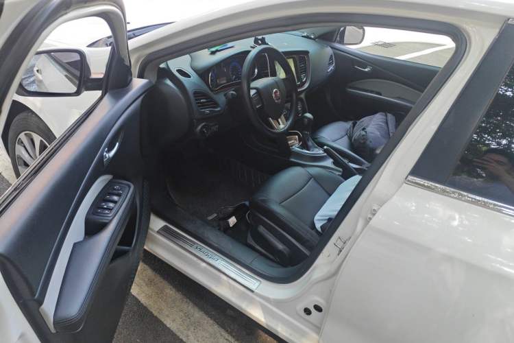 Used Fiat Viaggio 2015 1.4T Automatic Enjoyment Edition Driver Seat