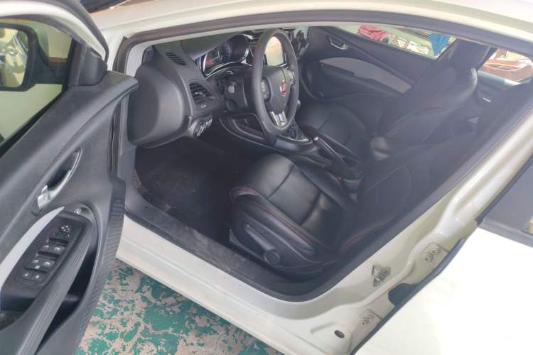 Used Fiat Viaggio 2015 1.4T Automatic Enjoyment Edition Driver Seat