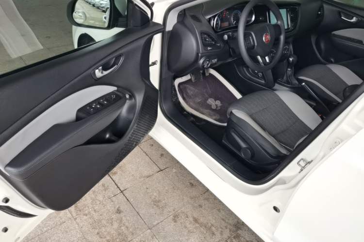 Used Fiat Viaggio 2015 1.4T Automatic Enjoyment Edition Driver Seat