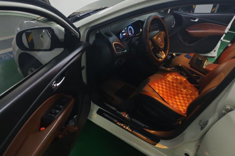Used Fiat Viaggio 2015 1.4T Manual Enjoyment Edition Driver Seat