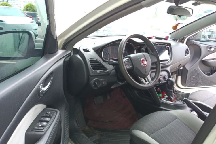 Used Fiat Viaggio 2015 1.4T Automatic Enjoyment Edition Driver Seat