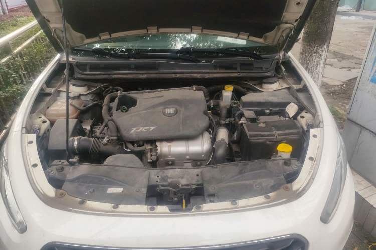 Used Fiat Viaggio 2015 1.4T Automatic Enjoyment Edition Engine Bay