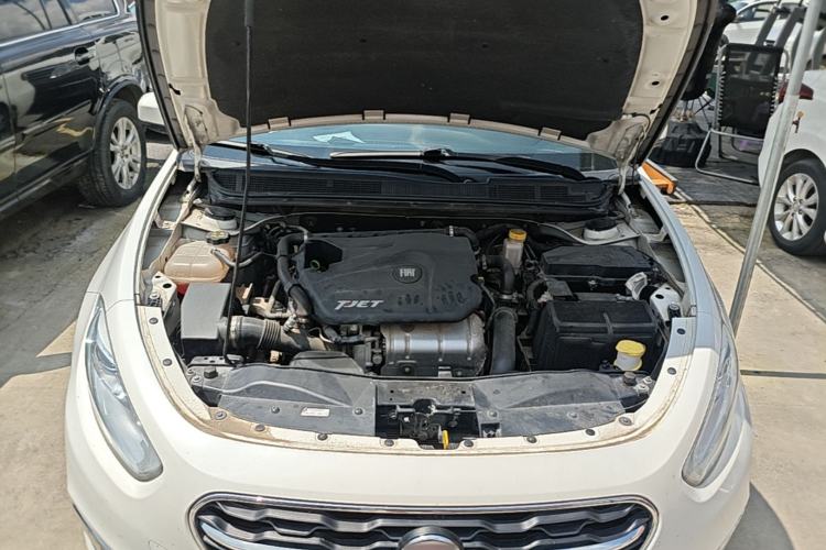 Used Fiat Viaggio 2015 1.4T Manual Enjoyment Edition Engine Bay